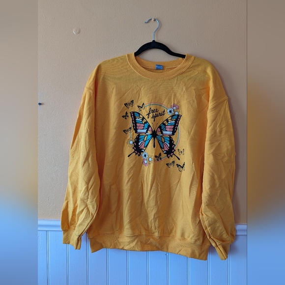 Free Spirit Crewneck - Picture 1 of 2